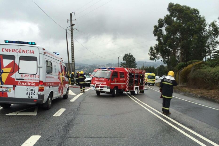 Vila Nova de Famalicão, feridos, ambulância