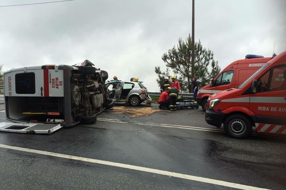 Vila Nova de Famalicão, feridos, ambulância