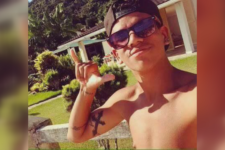 27-05-2016_21_37_31 Still0527_00006.jpg