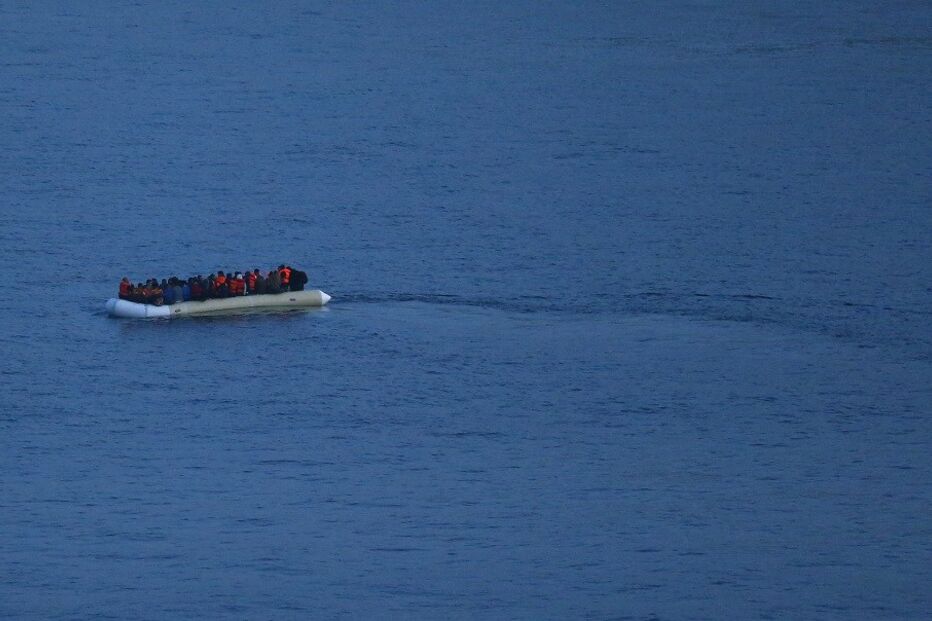 Marinha italiana, Mediterrâneo, política, questões sociais, refugiados, migrações