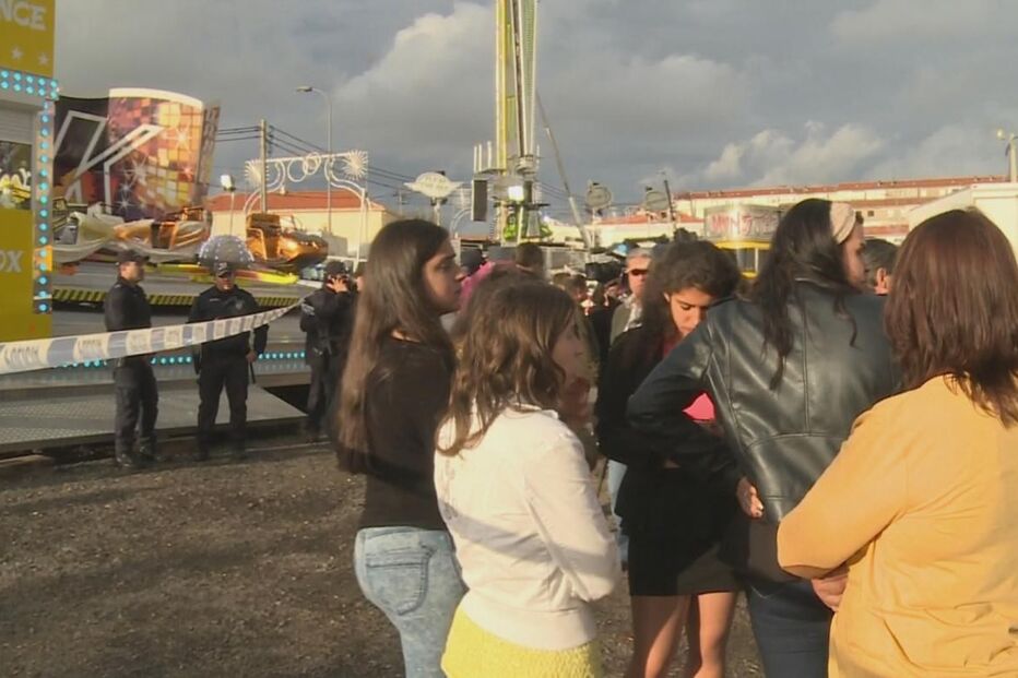 carrossel, jovem, matosinhos, acidente, morto, festas