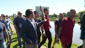 Ronaldo atira micro da CMTV para um lago