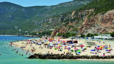 Moradores e Estado unem-se contra tentativa de privatização das praias da Arrábida