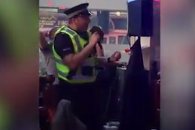 polícia, briga, dança, karaoke, Glasgow, Escócia, insólito
