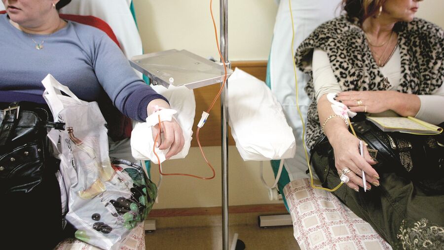 Os doentes de mieloma múltiplo têm de fazer ciclos de quimioterapia para combater a doença oncológica, que causa anualmente cerca de 300 novos casos