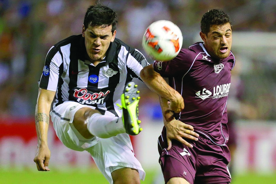 gómEz alvo para defesa  