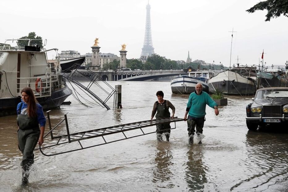 França, Bernard Cazeneuve, Paris, inundações