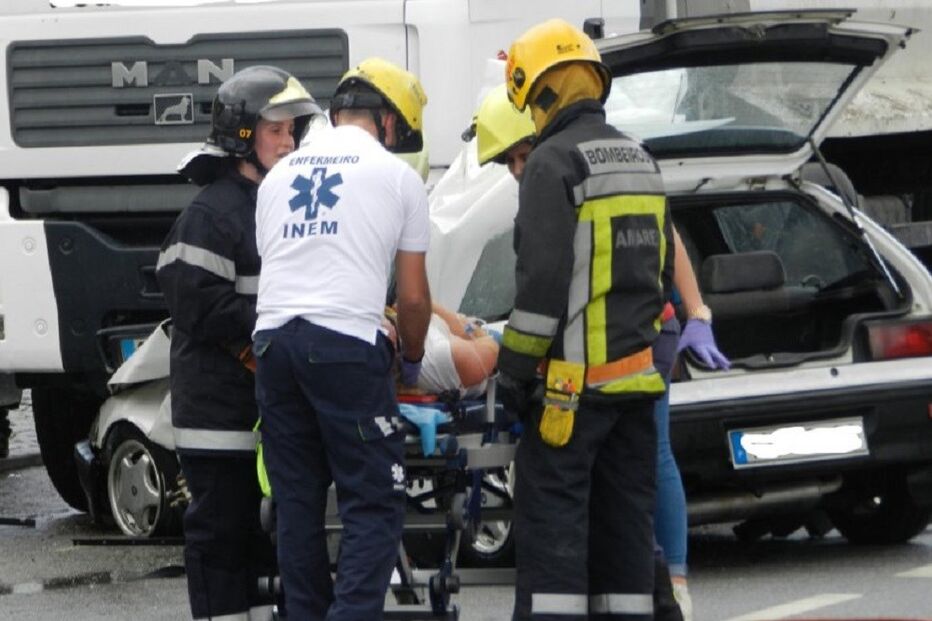 acidentes, feridos, colisões, piso, Loureira, Vila Verde, Lage