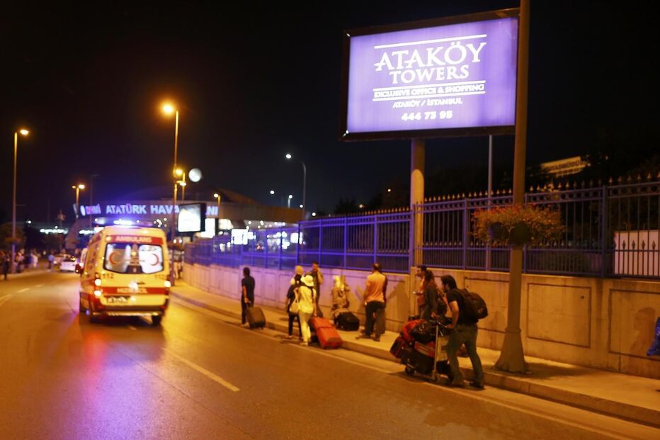 explosões, tiroteio, pânico, aeroporto de Istambul, Turquia