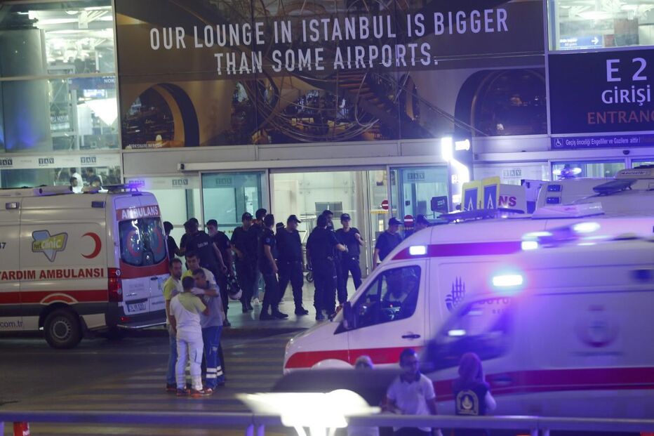 explosões, tiroteio, pânico, aeroporto de Istambul, Turquia
