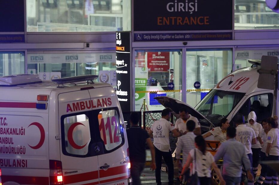 explosões, tiroteio, pânico, aeroporto de Istambul, Turquia