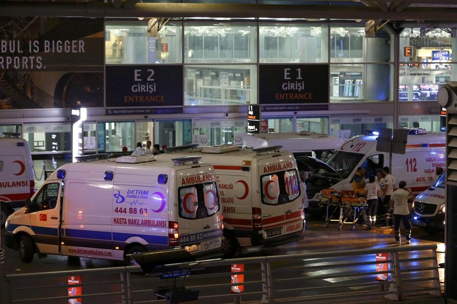 explosões, tiroteio, pânico, aeroporto de Istambul, Turquia