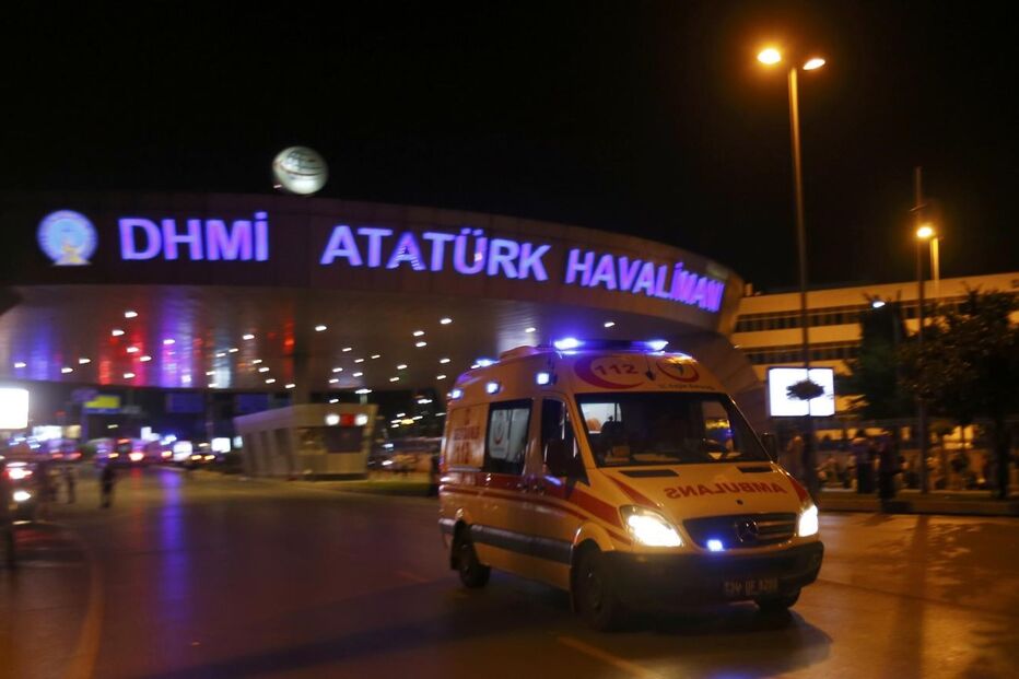 explosões, tiroteio, pânico, aeroporto de Istambul, Turquia