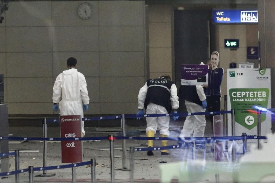 explosões, tiroteio, pânico, aeroporto de Istambul, Turquia