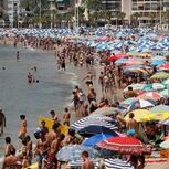 Turistas portugueses em Espanha aumentam, com 653 mil em agosto, revelando um crescimento constante na última década