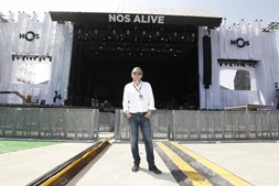 Álvaro Covões, promotor do festival, junto ao palco principal