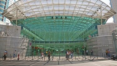 Incêndio deflagra no Burger King do centro comercial Vasco da Gama