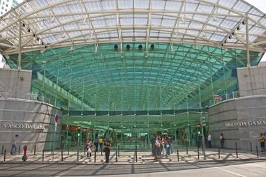 Incêndio deflagra no Burger King do centro comercial Vasco da Gama
