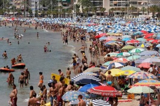 Turistas portugueses em Espanha aumentam, com 653 mil em agosto, revelando um crescimento constante na última década