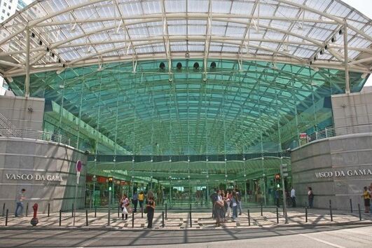Incêndio deflagra no Burger King do centro comercial Vasco da Gama