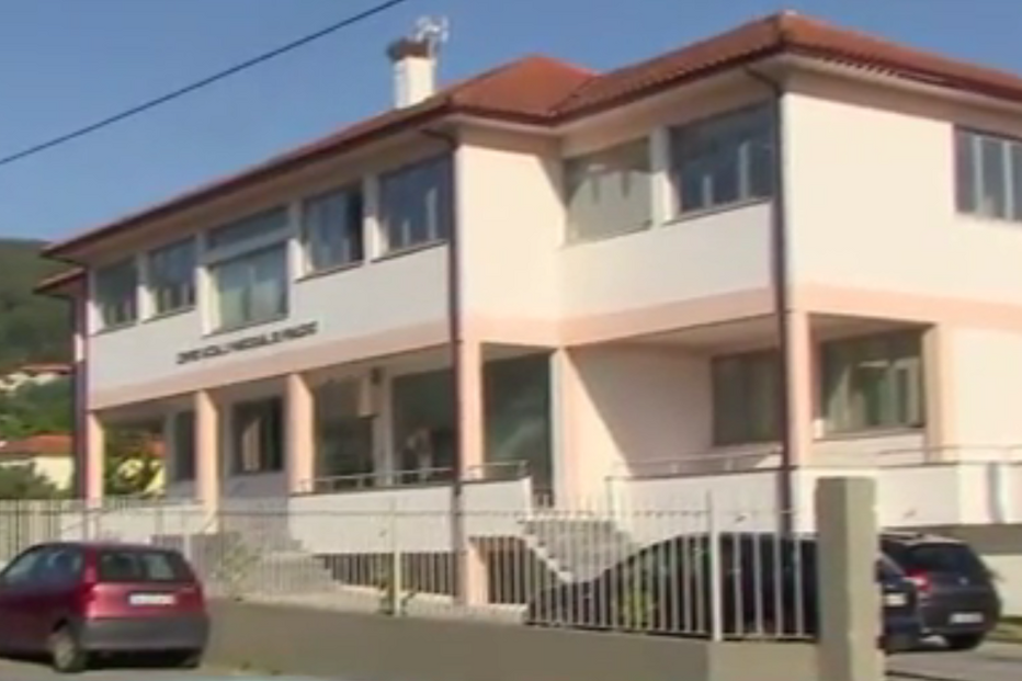 barcelos, ferimentos, portão