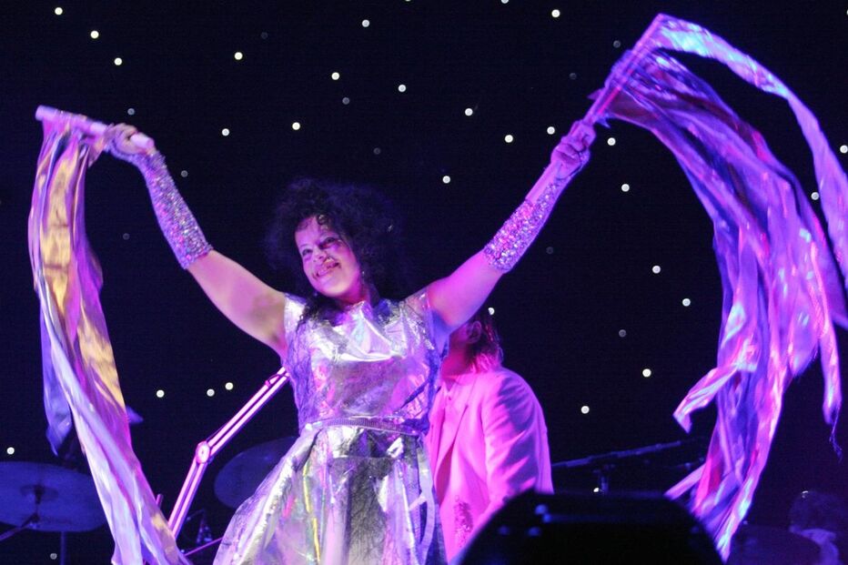 alive, arcade fire, festival, agir