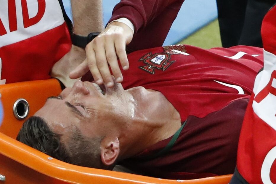 10-07-2016_20_39_02 2016-07-10T193622Z_2042717657_LR1EC7A1IGB22_RTRMADP_3_SOCCER-EURO-POR-FRA.JPG