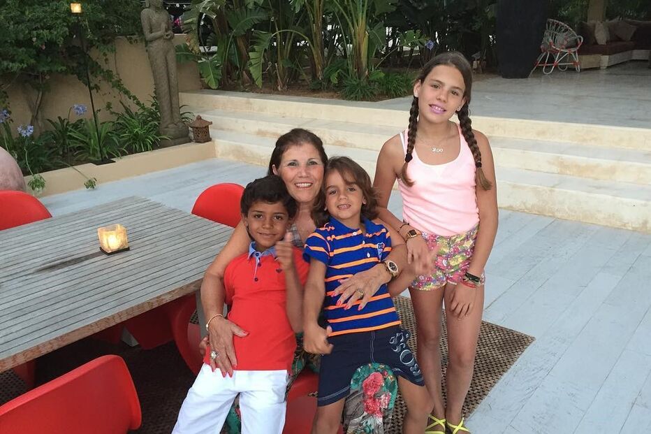 Dolores Aveiro, Ronaldo, netos, família