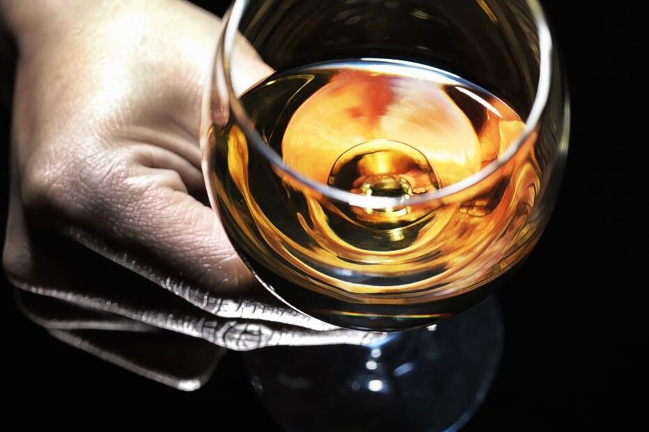 Autoridade Tributária, Bebidas Alcoólicas, crime, lei e justiça, economia, negócios e finanças