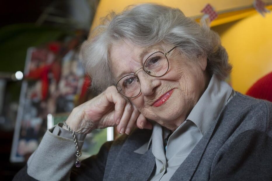 Eunice Muñoz, TVI, A Impostora, As Árvores Morrem de Pé, atriz