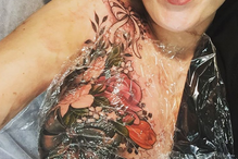 tatuadora, tatuagem, Alison Habbal, cicatrizes, Austrália, mastectomia