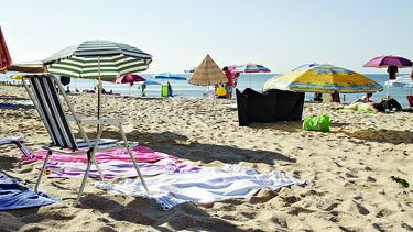 praia, armação de pera, chapéus, toalhas reservada