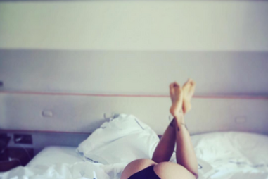 Nascida em Angola, Carina tem 36 anos, é piloto de corridas pela Lamborghini e casou-se com o dono de uma empresa de construção civil angolana