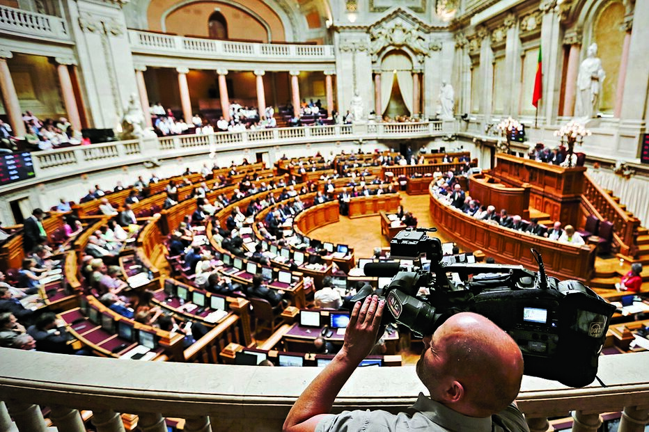 assembleia, deputados, faltas