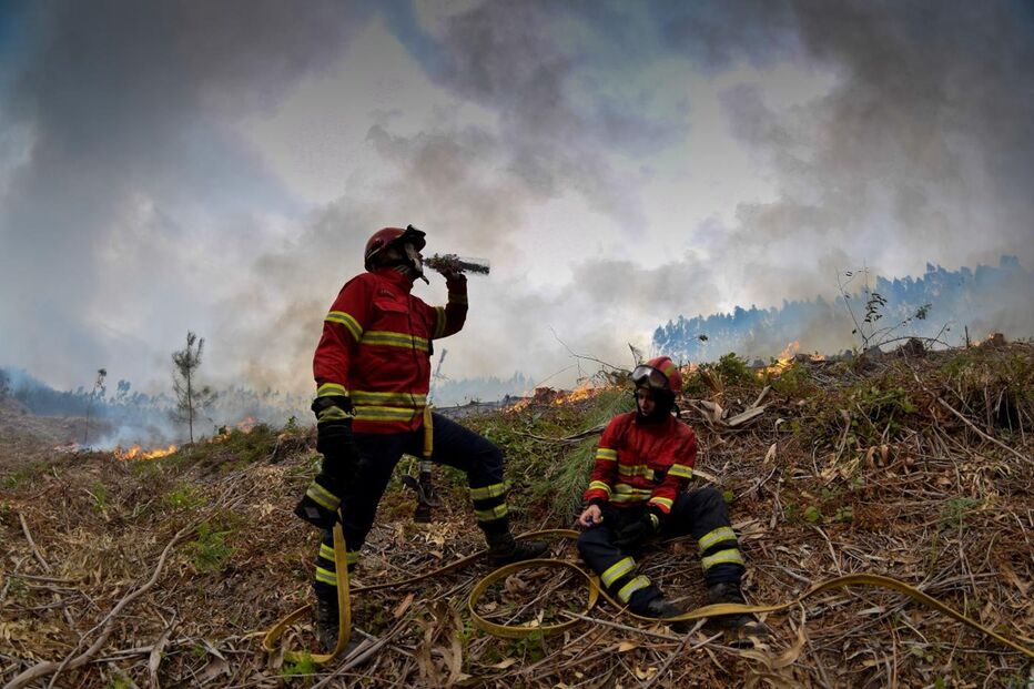 bombeiros, cansaço, incêndios, fogo, portugal a arder