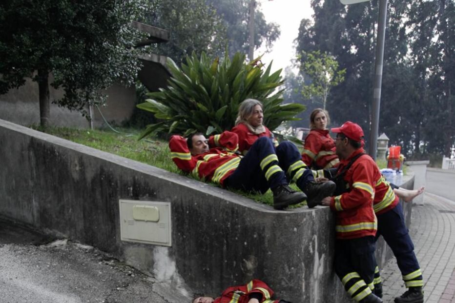 bombeiros, cansaço, incêndios, fogo, portugal a arder