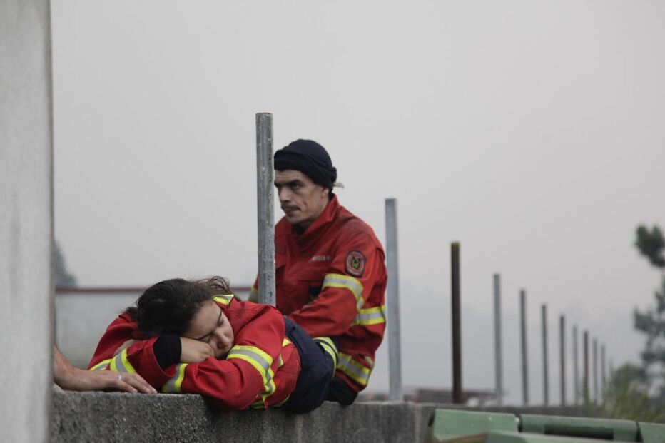 bombeiros, cansaço, incêndios, fogo, portugal a arder