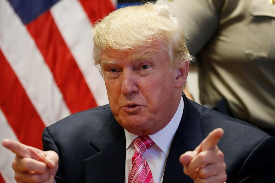 Donald Trump, Bill Clinton, Hillary Clinton, Fundação Clinton, política