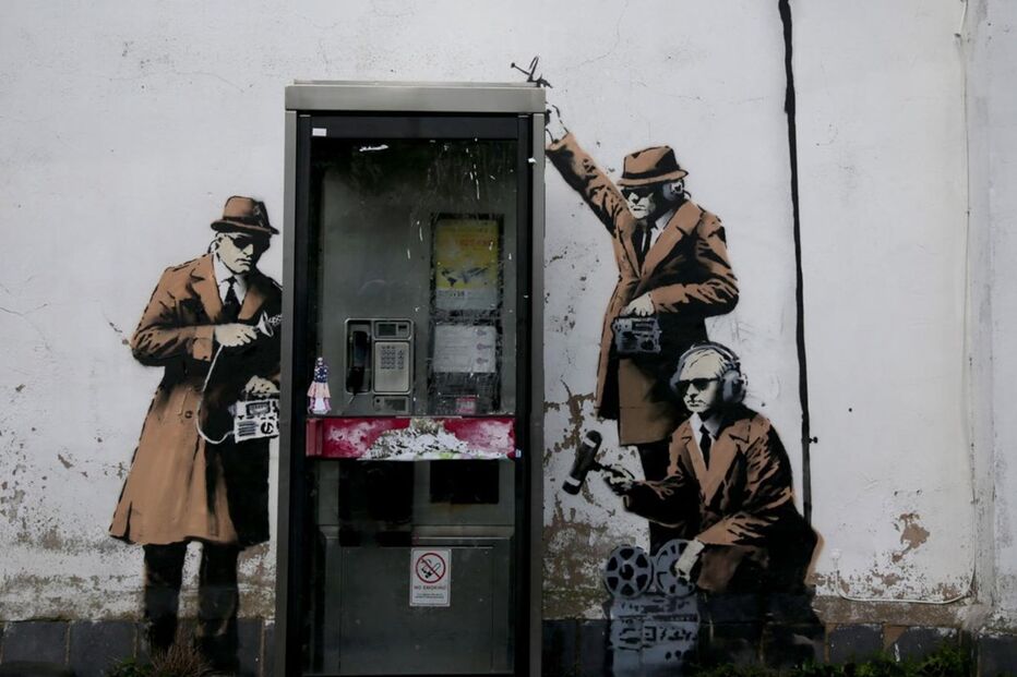 Banksy, Spy Booth, vandalismo, Mark Nelson, Alex Chalk, artes, cultura e entretenimento, pintura