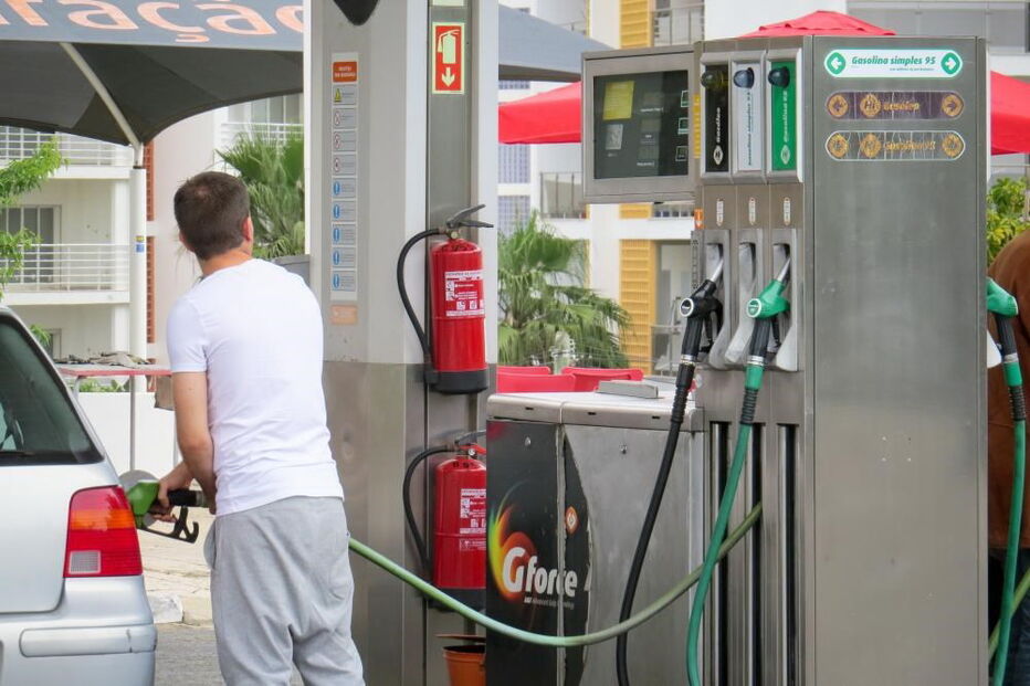Consumo, combustíveis, gasóleo, gasolina, Entidade Nacional para o Mercado de Combustíveis, economia, negócios e finanças, energia