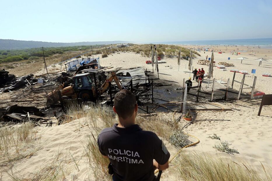 bar, praia, unik lounge, incêndio, costa da caparica, caparica, fogo