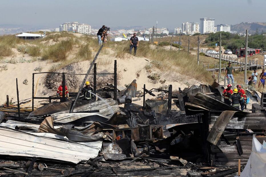 bar, praia, unik lounge, incêndio, costa da caparica, caparica, fogo