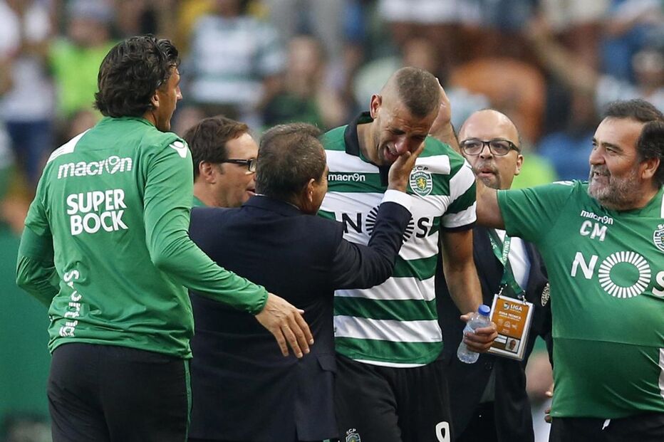 Sporting, Islam Slimani, choro, desporto, futebol