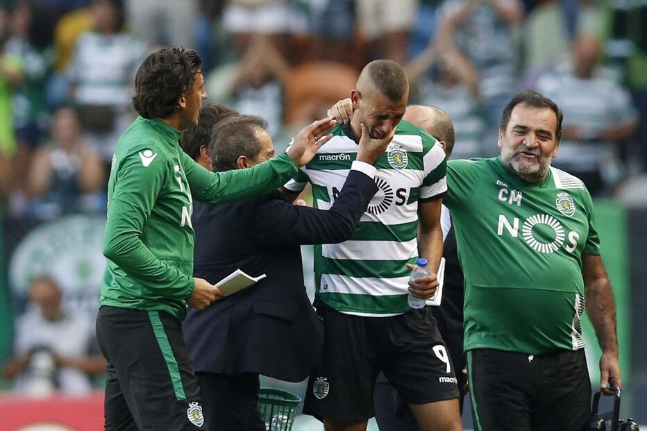 Sporting, Islam Slimani, choro, desporto, futebol