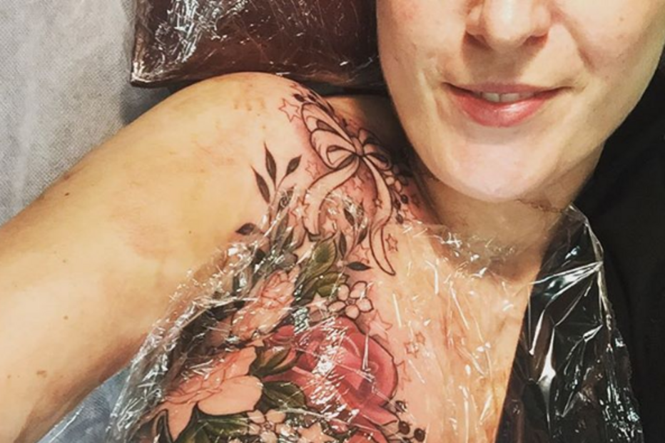 tatuadora, tatuagem, Alison Habbal, cicatrizes, Austrália, mastectomia