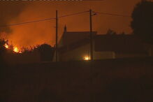Fogo em Monchique aproxima-se das habitações