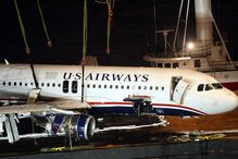 LaGuardia, Nova Iorque, Seattle, Airbus A320, Chesley ‘Sully’ Sullenberger, Hudson, Museu do Espaço e do Mar, Portugal, Clint Eastwood, Tom Hanks, Rio Hudson, Mundo, Highest Duty, Jeffrey Zaslow, Aaron Eckhart, acidentes e desastres, acidentes de transporte, questões sociais, acidente aéreo, interesse humano
