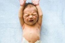 Recém-nascido, Bebé, Índia, Homicídio, Queda, Hospital, Sarita, Varanda,