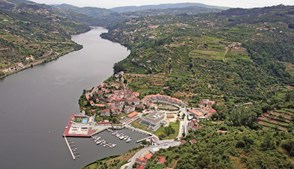 Vista aérea das Caldas de Aregos, com a sua marina no rio douro, que é cada vez mais procurada.