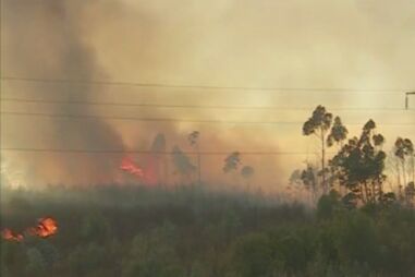 Incêndio coloca casas em risco no Algarve  